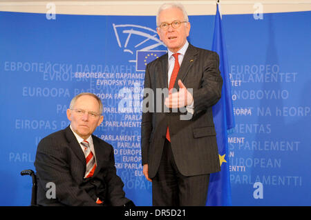 29. Januar 2009 kommt für ein Treffen mit Europäischen Parlaments Präsident deutsche HANS-GERT Pöttering im Europäischen Parlament in Brüssel - Brüssel, Belgien - der Bundesminister des Innern WOLFGANG SCHAEUBLE. (Kredit-Bild: © Wiktor Dabkowski/ZUMA Press) Stockfoto