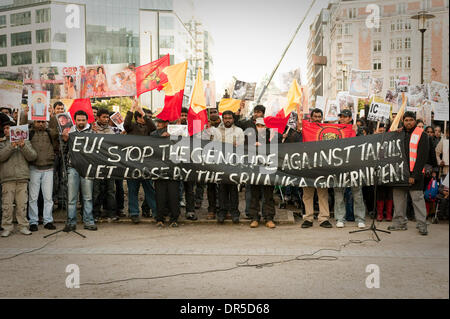 6. Februar 2009 am Hauptsitz in Brüssel, Belgien - Brüssel, Belgien - Demonstration über die Notlage der Tamilen in Sri Lanka vor EU. Sri Lankas Vierteljahrhundert Krieg Rast ein Ende wie das Militär auf dem letzten Stück Land die separatistischen schließt Tamil Tigers zu kontrollieren. US-Außenministerin Hillary Clinton und ihrem britischen Amtskollegen, Außenminister David Miliband, ich Stockfoto