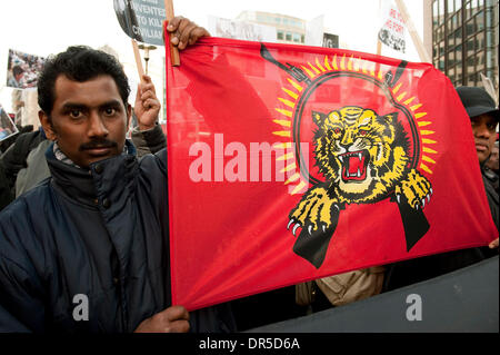 6. Februar 2009 am Hauptsitz in Brüssel, Belgien - Brüssel, Belgien - Demonstration über die Notlage der Tamilen in Sri Lanka vor EU. Sri Lankas Vierteljahrhundert Krieg Rast ein Ende wie das Militär auf dem letzten Stück Land die separatistischen schließt Tamil Tigers zu kontrollieren. US-Außenministerin Hillary Clinton und ihrem britischen Amtskollegen, Außenminister David Miliband, ich Stockfoto