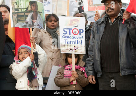 6. Februar 2009 am Hauptsitz in Brüssel, Belgien - Brüssel, Belgien - Demonstration über die Notlage der Tamilen in Sri Lanka vor EU. Sri Lankas Vierteljahrhundert Krieg Rast ein Ende wie das Militär auf dem letzten Stück Land die separatistischen schließt Tamil Tigers zu kontrollieren. US-Außenministerin Hillary Clinton und ihrem britischen Amtskollegen, Außenminister David Miliband, ich Stockfoto