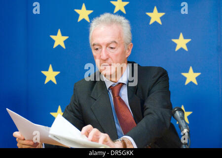 27. November 2008 - Brüssel, Belgien - die EU Anti-Terror-Koordinator GILLES DE KERCHOVE hält eine Pressekonferenz am Sitz des Europäischen Rates in Brüssel, Belgien. (Kredit-Bild: © Wiktor Dabkowski/ZUMA Press) Stockfoto