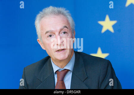 27. November 2008 - Brüssel, Belgien - die EU Anti-Terror-Koordinator GILLES DE KERCHOVE hält eine Pressekonferenz am Sitz des Europäischen Rates in Brüssel, Belgien. (Kredit-Bild: © Wiktor Dabkowski/ZUMA Press) Stockfoto