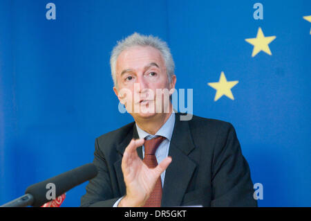 27. November 2008 - Brüssel, Belgien - die EU Anti-Terror-Koordinator GILLES DE KERCHOVE hält eine Pressekonferenz am Sitz des Europäischen Rates in Brüssel, Belgien. (Kredit-Bild: © Wiktor Dabkowski/ZUMA Press) Stockfoto