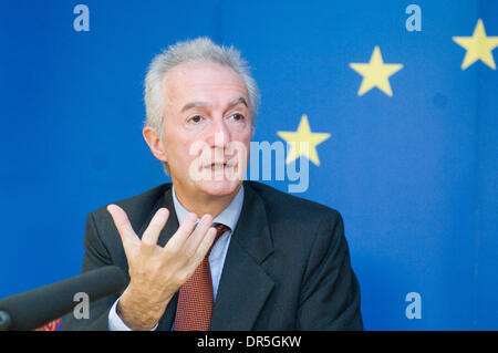 27. November 2008 - Brüssel, Belgien - die EU Anti-Terror-Koordinator GILLES DE KERCHOVE hält eine Pressekonferenz am Sitz des Europäischen Rates in Brüssel, Belgien. (Kredit-Bild: © Wiktor Dabkowski/ZUMA Press) Stockfoto