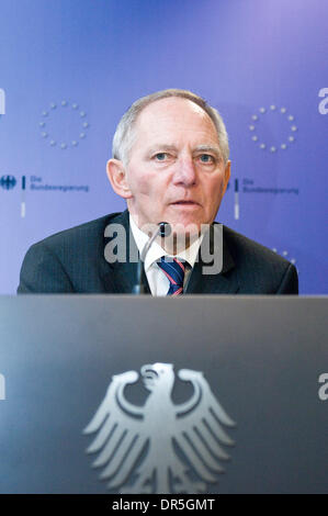 27. November 2008 - Brüssel, Belgien - Bundesinnenminister WOLFGANG SCHAEUBLE hält eine Pressekonferenz nach EU Innenminister treffen am Sitz des Europäischen Rates in Brüssel, Belgien. (Kredit-Bild: © Wiktor Dabkowski/ZUMA Press) Stockfoto