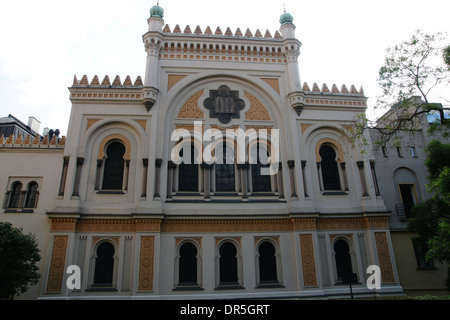 Tschechische Republik. Prag. Spanische Synagoge. Maurische Wiederbelebung Synagoge, erbaut im Jahre 1868 von Vojtech Ignatz Ullmann. Von außen. Stockfoto