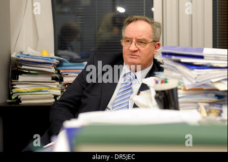 8. Januar 2009 interviewt in seinem Büro im Europäischen Parlament Brüssel, Belgien - Brüssel, Belgien - Vorsitzender des Ausschusses für auswärtige Angelegenheiten JACEK SARYUSZ-WOLSKI. (Kredit-Bild: © Wiktor Dabkowski/ZUMA Press) Stockfoto