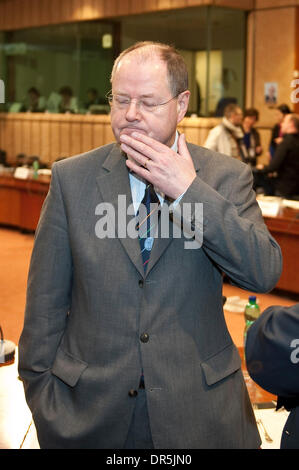 19. Januar 2009 - Brüssel, Belgien - Deutschlands Finanzminister PEER STEINBRÜCK zum Jahresbeginn eine Eurozone Finance Minister in Brüssel (Credit-Bild: © Wiktor Dabkowski/ZUMA drücken) Stockfoto