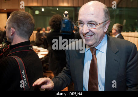 19. Januar 2009 - Brüssel, Belgien - Europäische Wirtschafts- und Währungskommissar JOAQUIN ALMUNIA zum Jahresbeginn eine Eurozone Finance Minister in Brüssel (Credit-Bild: © Wiktor Dabkowski/ZUMA drücken) Stockfoto