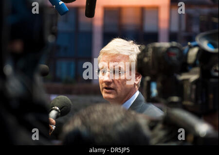 25. Januar 2009 - Brüssel, BXL, kommt Belgien - schwedische Außenminister CARL BILDT für ein Abendessen mit Vertretern aus Ägypten, Jordanien, Türkei und der palästinensischen Autonomiebehörde auf die Gaza-Krise am Sitz des Europäischen Rates in Brüssel. (Kredit-Bild: © Wiktor Dabkowski/ZUMA Press) Stockfoto