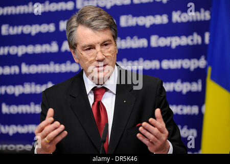 27. Januar 2009 spricht nach einem bilateralen Treffen am Sitz der Europäischen Kommission in Brüssel, Belgien - Brüssel, Belgien - Präsident der Ukraine VIKTOR Juschtschenko auf einer Pressekonferenz. (Kredit-Bild: © Wiktor Dabkowski/ZUMA Press) Stockfoto