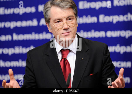 27. Januar 2009 spricht nach einem bilateralen Treffen am Sitz der Europäischen Kommission in Brüssel, Belgien - Brüssel, Belgien - Präsident der Ukraine VIKTOR Juschtschenko auf einer Pressekonferenz. (Kredit-Bild: © Wiktor Dabkowski/ZUMA Press) Stockfoto