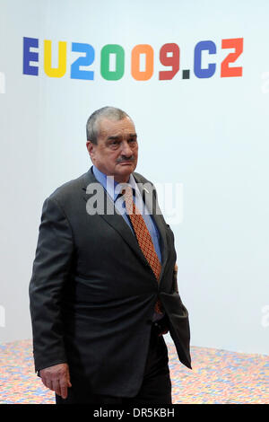 19. März 2009 - Brüssel, Belgien - der tschechische Außenminister KAREL SCHWARZENBERG vor dem Gipfeltreffen der Europäischen Union. (Kredit-Bild: © Wiktor Dabkowski/ZUMA Press) Stockfoto