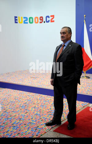 19. März 2009 - Brüssel, Belgien - der tschechische Außenminister KAREL SCHWARZENBERG vor dem Gipfeltreffen der Europäischen Union. (Kredit-Bild: © Wiktor Dabkowski/ZUMA Press) Stockfoto