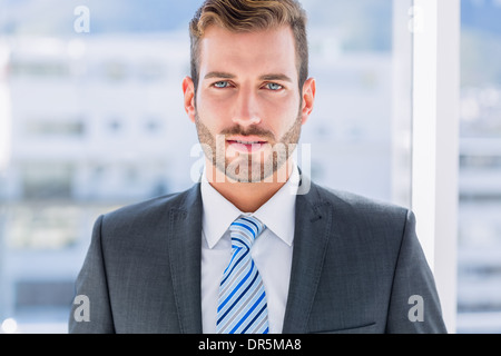 Nahaufnahme eines schönen jungen Geschäftsmann Stockfoto