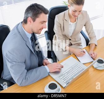 Elegant gekleidet Kollegen im Business-meeting Stockfoto