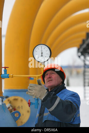 9. Januar 2009 - Belarus - Jamal-Europa-Gaspipeline. Im Bild: Gaskompressor-Station "Nesvizhskaya" auf dem Territorium von Belarus der Erdgasleitung Jamal-Europa Transit mit einer Gesamtlänge von ca. 4.000 km, die Westeuropa mit reichen Erdgas verbinden Einlagen auf der Halbinsel Jamal. (Kredit-Bild: © PhotoXpress/ZUMA Press) Einschränkungen: * Nord- und Südamerika Rechte Stockfoto