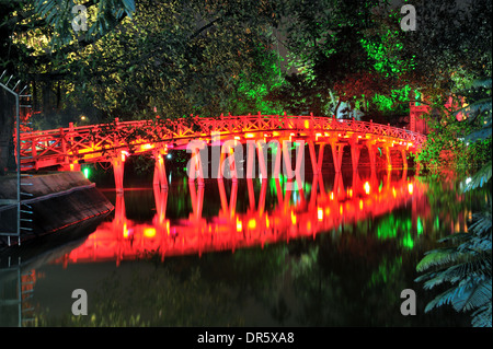 Ngoc Son Tempel mit am See verbinden Stockfoto