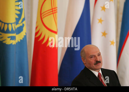 4. Februar 2009 - Moskau, Russland - Präsident von Belarus ALEXANDER LUKASHENKO auf kollektive Sicherheit Vertrag Organisation Gipfeltreffen in Moskau in den Mittelpunkt der Einrichtung einer gemeinsames militärischen Kraft. (Kredit-Bild: © PhotoXpress/ZUMA Press) Einschränkungen: * Nord- und Südamerika Rechte nur * Stockfoto