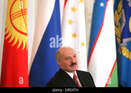 4. Februar 2009 - Moskau, Russland - Präsident von Belarus ALEXANDER LUKASHENKO auf kollektive Sicherheit Vertrag Organisation Gipfeltreffen in Moskau in den Mittelpunkt der Einrichtung einer gemeinsames militärischen Kraft. (Kredit-Bild: © PhotoXpress/ZUMA Press) Einschränkungen: * Nord- und Südamerika Rechte nur * Stockfoto