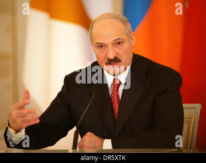 4. Februar 2009 - Moskau, Russland - Präsident von Belarus ALEXANDER LUKASHENKO auf kollektive Sicherheit Vertrag Organisation Gipfeltreffen in Moskau in den Mittelpunkt der Einrichtung einer gemeinsames militärischen Kraft. (Kredit-Bild: © PhotoXpress/ZUMA Press) Einschränkungen: * Nord- und Südamerika Rechte nur * Stockfoto