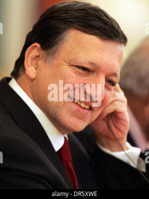 6. Februar 2009 - Moskau, Russland - Präsident der Europäischen Kommission José MANUEL Barroso beim Treffen mit den Präsidenten der Russischen Föderation im Kreml, Moskau. (Kredit-Bild: © PhotoXpress/ZUMA Press) Einschränkungen: * Nord- und Südamerika Rechte nur * Stockfoto