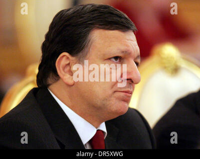 6. Februar 2009 - Moskau, Russland - Präsident der Europäischen Kommission José MANUEL Barroso beim Treffen mit den Präsidenten der Russischen Föderation im Kreml, Moskau. (Kredit-Bild: © PhotoXpress/ZUMA Press) Einschränkungen: * Nord- und Südamerika Rechte nur * Stockfoto