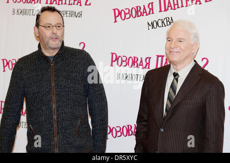 9. Februar 2009 - Moskau, Russland - Schauspieler JEAN RENO und STEVE MARTIN bei der rosarote Panther 2 Moskau Premiere. (Kredit-Bild: © PhotoXpress/ZUMA Press) Einschränkungen: * Nord- und Südamerika Rechte nur * Stockfoto