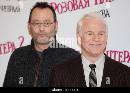 9. Februar 2009 - Moskau, Russland - Schauspieler JEAN RENO und STEVE MARTIN bei der rosarote Panther 2 Moskau Premiere. (Kredit-Bild: © PhotoXpress/ZUMA Press) Einschränkungen: * Nord- und Südamerika Rechte nur * Stockfoto