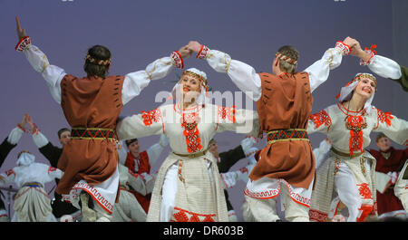 24. Februar 2009 - Moskau, Russland - State Folk Dance Ensemble von Belarus führen in Moskau. Staatliche Folk Dance Ensemble von Belarus ist die führende choreografischen Landesgesellschaft von Belarus. (Kredit-Bild: © PhotoXpress/ZUMA Press) Einschränkungen: * Nord- und Südamerika Rechte nur * Stockfoto