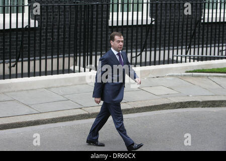 1. April 2009 - London, England, Vereinigtes Königreich - kommt der russische Präsident DMITRY MEDVEDEV in 10 Downing Street für Gespräche. (Kredit-Bild: © PhotoXpress/ZUMA Press) Einschränkungen: * Nord- und Südamerika Rechte nur * Stockfoto