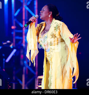 2. April 2009 tritt während einer Konzert-Show in Moskau - Moskau, Russland - Lead-Sänger der 70er Jahre Disco Band Boney M. LIZ MITCHELL. (Kredit-Bild: © PhotoXpress/ZUMA Press) Einschränkungen: * Nord- und Südamerika Rechte nur * Stockfoto