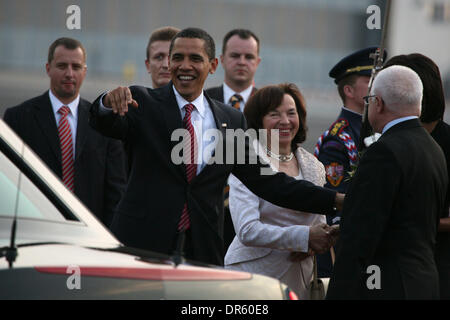 4. April 2009 - besucht Prag, Tschechische Republik - US-Präsident BARACK OBAMA Tschechien. Präsident Obama legte einen ehrgeizigen Plan, befreie die Welt von Atomwaffen in Prag, erinnert an seine erfolgreiche Wahlspruch der Kampagne von "Yes we Can" Aufruf für World-Action, die nukleare Bedrohung zu stellen. (Kredit-Bild: © PhotoXpress/ZUMA Press) Einschränkungen: * Nord- und Süd-Amerika-Ri Stockfoto