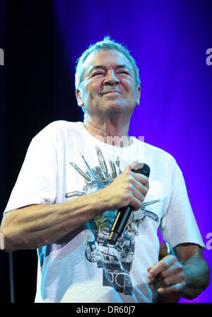 19. April 2009 führt - Moskau, Russland - Sänger IAN GILLAN von Deep Purple live in Moskau. (Kredit-Bild: © PhotoXpress/ZUMA Press) Stockfoto