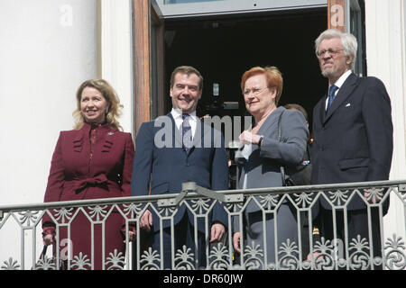 20. April 2009 - Helsinki, Finnland - russischen Präsidenten DMITRY MEDVEDEV mit Frau SVETLANA Medwedew (L) und Präsident von Finnland TARJA HALONEN mit Ehemann Dr PENTTI ARAJAERVI (R) auf einer Tagung in Helsinki, Handel, Energie und andere Themen zu diskutieren. (Kredit-Bild: © PhotoXpress/ZUMA Press) Stockfoto