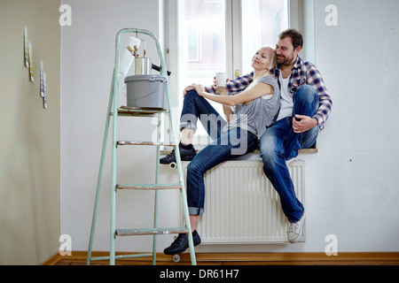 Heimwerken, glückliches Paar Pause, München, Bayern, Deutschland Stockfoto