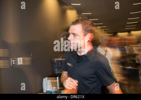 Adelaide, South Australia, Australien. 18. Januar 2014. CADEL EVANS bei einem Medien-Aufruf Team für Evans, Team BMC, S. Gerrans Team Orica-grünen Rand, J. Moreno, Movistar bei der Tour Down Under. Bildnachweis: Gary Francis/ZUMA Wire/ZUMAPRESS.com/Alamy Live-Nachrichten Stockfoto