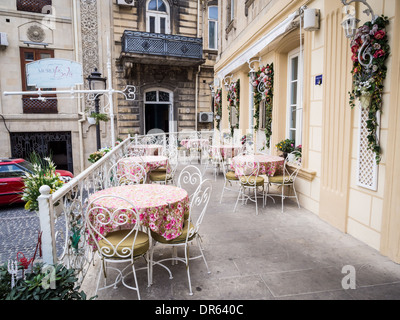 Café in Icheri Sheher (Altstadt) von Baku, Aserbaidschan. Stockfoto