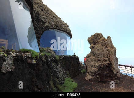 Mirador del Río ist ein Aussichtspunkt befindet sich auf einer ca. 475 Meter hohen Böschung genannt Batería del Río im hohen Norden Stockfoto