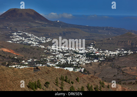 Blick vom Mirador de Haria an den Ort Haria, nördlich von Lanzarote, Kanarische Inseln, Kanaren, Spanien Stockfoto