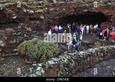 Eingang der Höhle Cueva de Los Verdes, Lanzarote, Kanarische Inseln, Kanaren, Spanien Stockfoto