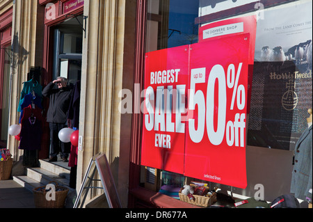 Verkauf Zeichen im Schaufenster, UK Stockfoto