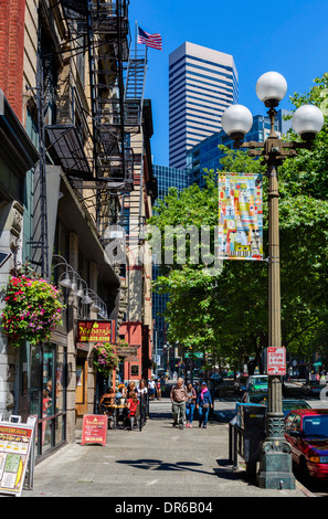 Zeigen Sie auf der 1. Avenue im Stadtteil Pioneer Square der Innenstadt von Seattle, Washington, USA an Stockfoto