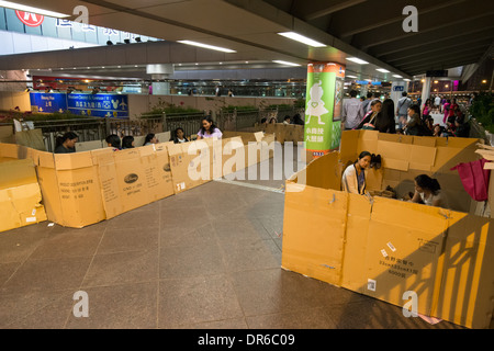 Dienstmädchen feiern Sonntag in Hongkong Stockfoto