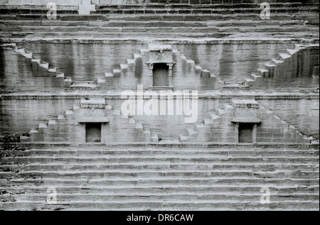 Alten Schritt auch in Jodhpur in Rajasthan in Indien in Südasien. Alte indische Kunstgeschichte kulturhistorische Architektur Reisen Wanderlust Stockfoto