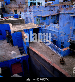 Reisen Fotografie - die Gemeinschaft der Blauen Stadt Brahmpuri Altstadt Stadt Jodhpur in Rajasthan in Indien in Südasien. Haus Landschaft Urban Stockfoto