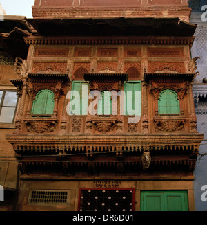 Rajput Architektur in Brahmpuri blaue Stadt Jodhpur in Rajasthan in Indien in Südasien. Wohnungsbau Haus alte Geschichte Kultur Reisen Stockfoto