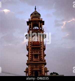 Der Clock Tower von Sardar Markt in Jodhpur in Rajasthan in Indien in Südasien. Architekturgebäude schöne Reisen Wanderlust Stockfoto