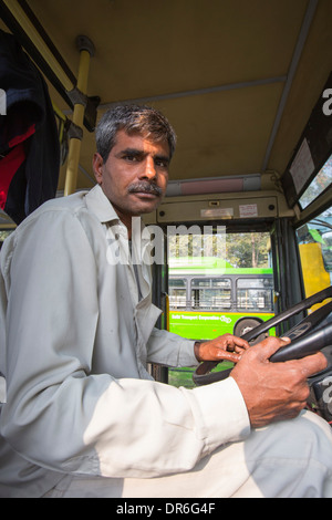 Alle Delhis Busse laufen auf Compressed Natural Gas (CNG) ist der weltweit größte Eco freundlich Busflotte und hat dazu beigetragen, um Delhis Luftqualität zu verbessern, nachdem sie Dieselbussen, Indien zu ersetzen. Stockfoto