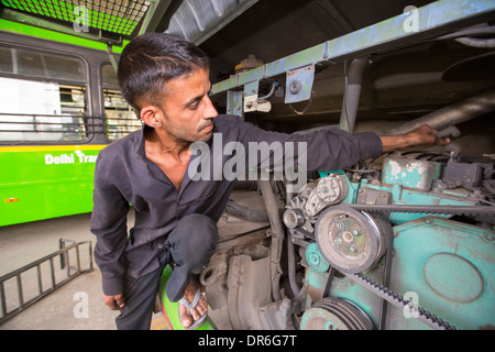 Alle Delhis Busse laufen auf Compressed Natural Gas (CNG) ist der weltweit größte Eco freundlich Busflotte und hat dazu beigetragen, um Delhis Luftqualität zu verbessern, nachdem sie Dieselbussen, Indien zu ersetzen. Stockfoto